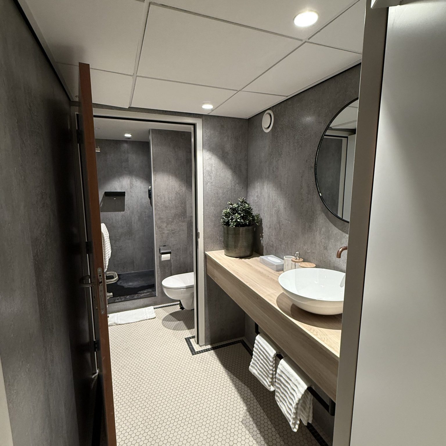 badkamer-betonlook-sanitair