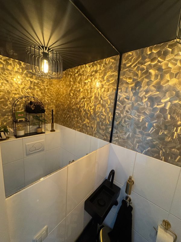 badkamer-goud-wandbekleding