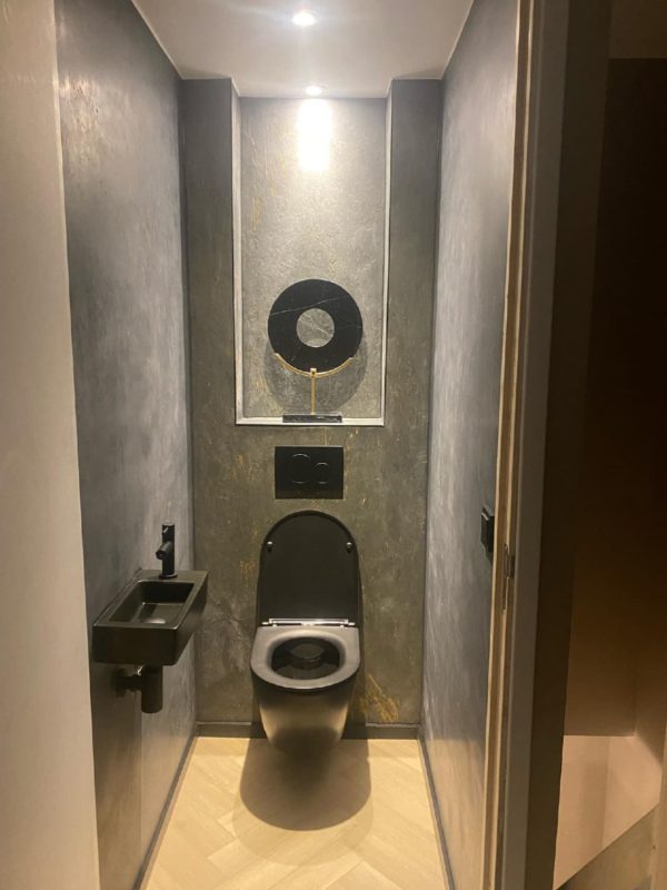 Natuursteen-black-gold-toilet-combi-beton-donker