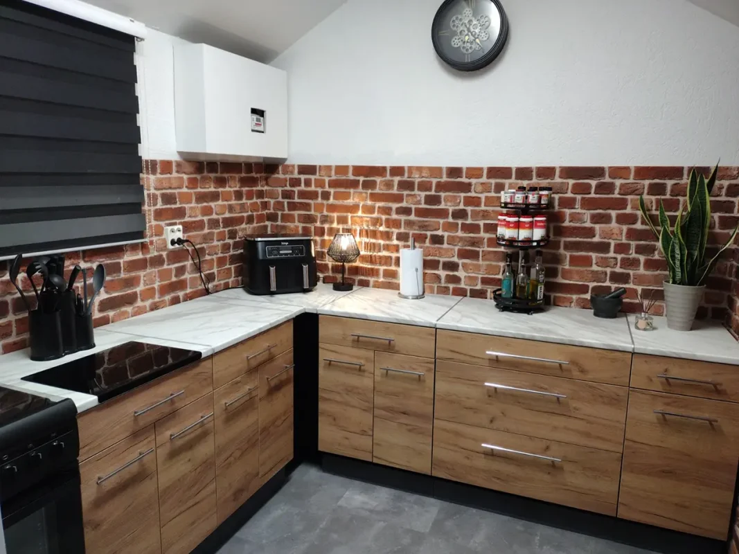 landelijk-baksteenstrips-vintage-retro-keuken-achterwand
